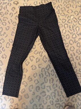 Black Geometric Ankle Pants - Women's Cropped Pants